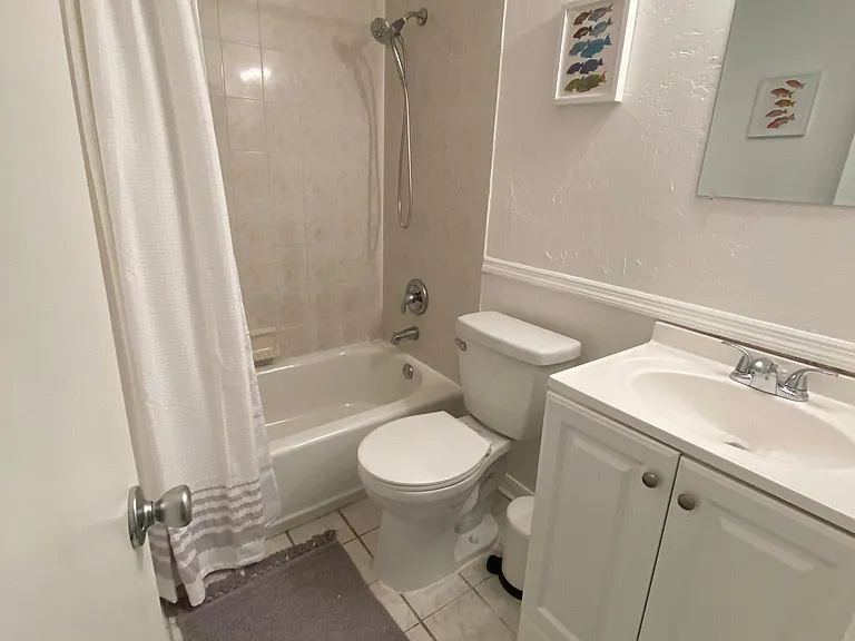 203 Laurel Rd — Photo 2