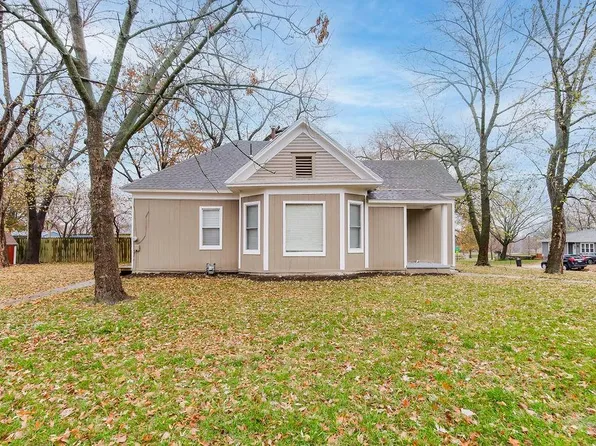 102 E Osage St, Paola, KS 66071