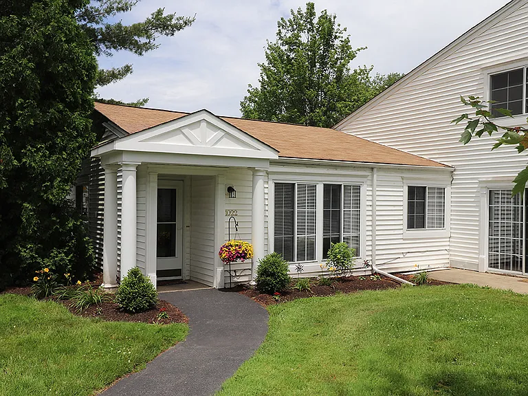 Laurelwood — Photo 19