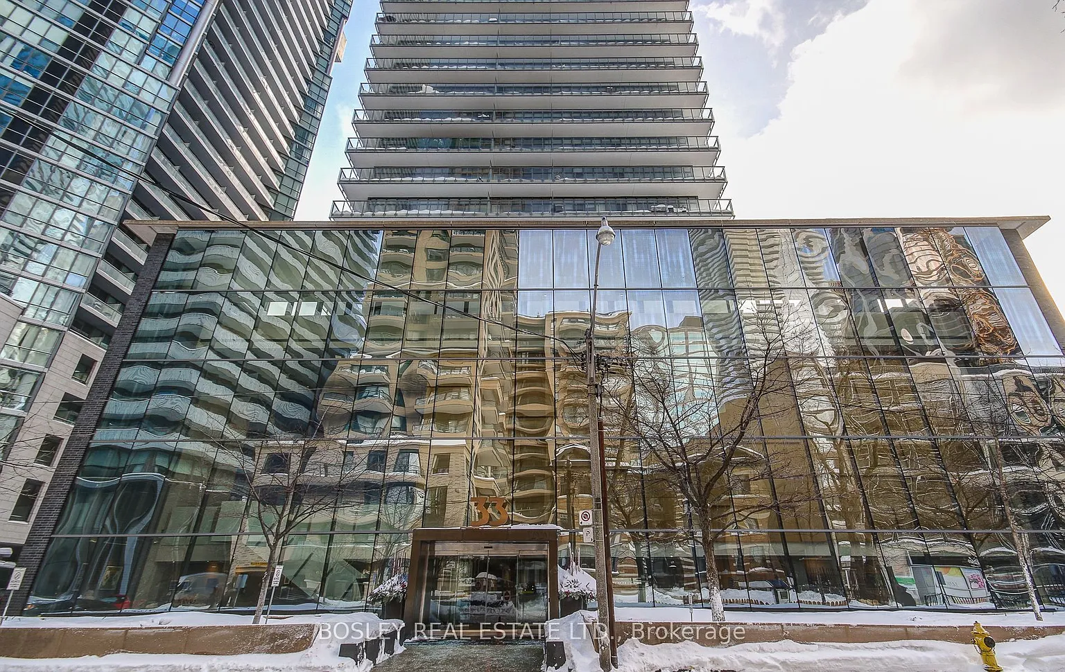 33 Charles St E #608 photo 1