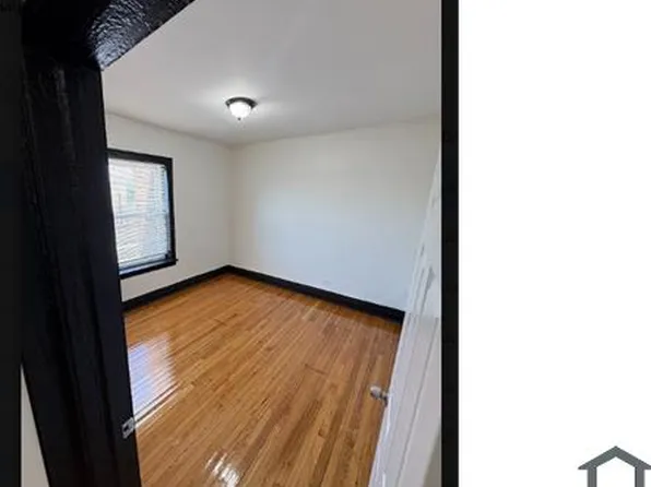 7114 S East End Ave APT 3, Chicago, IL 60649