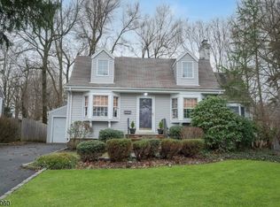 9 Longview Rd, Livingston, NJ 07039