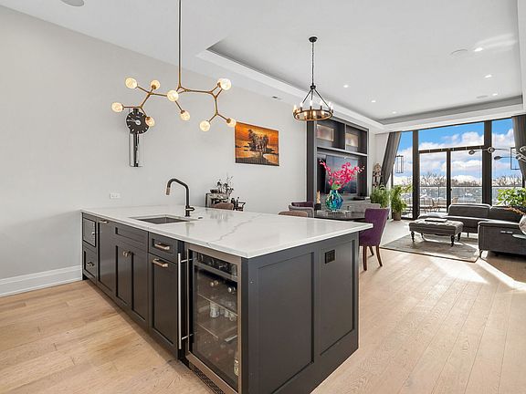 3rd image of 3057 N Lincoln Ave #4C