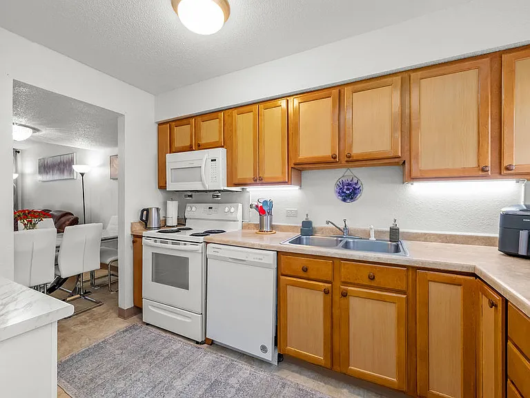 Chowen Bend Townhomes — Photo 8
