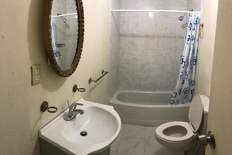 1 bed, 350 sqft, $1,300 — Photo 4