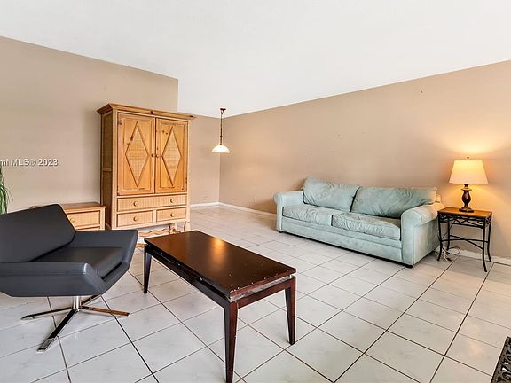3rd image of 419 Golden Isles Dr APT 105