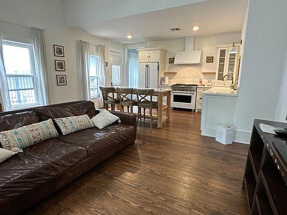 4th image of 204 Wickes St