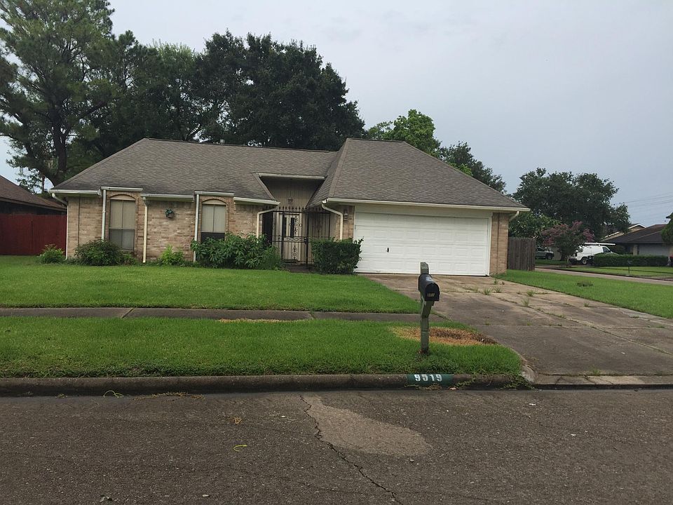 1st image of 9519 Chalford Dr