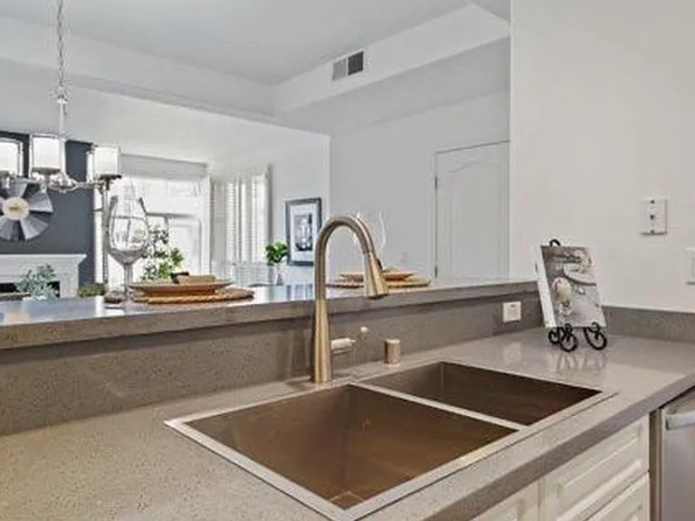 1951 Ofarrell St #210 — Photo 3