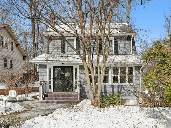 2nd image of 31 Nassau Rd