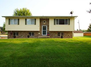 1130 Meadow Ln, Colona, IL 61241