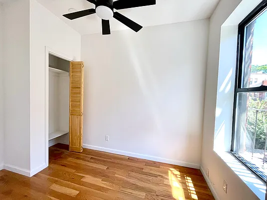 Rented by Safdie Realty Group | media 23