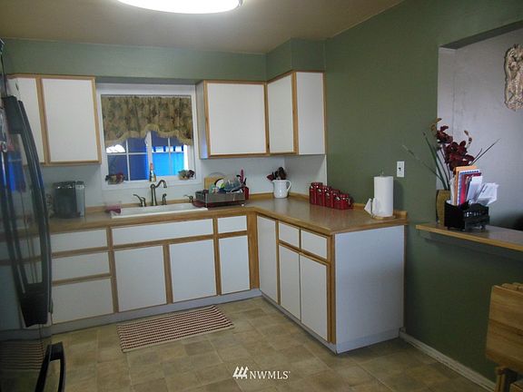 3rd image of 1546 Buell Street