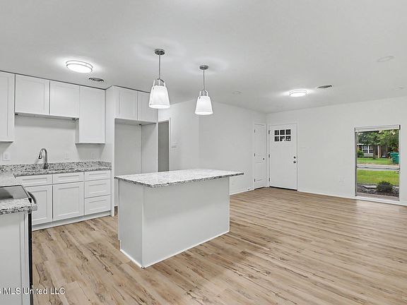 2nd image of 11433 Klein Rd