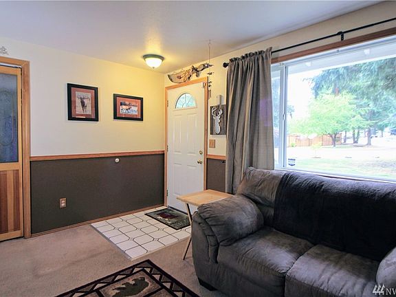 3rd image of 8903 Quinault Dr NE