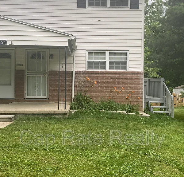 1226 Parkview Dr — Photo 11