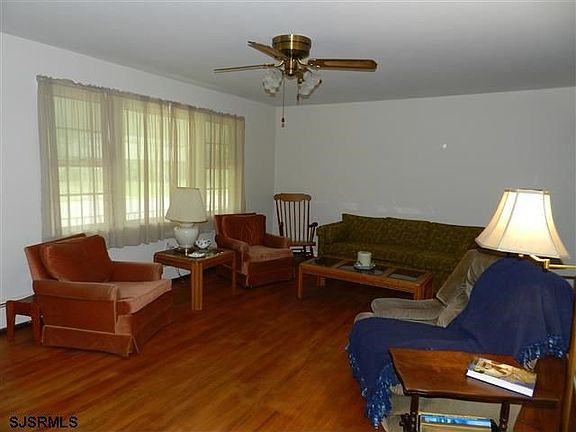 2nd image of 808 Marlborough Ave