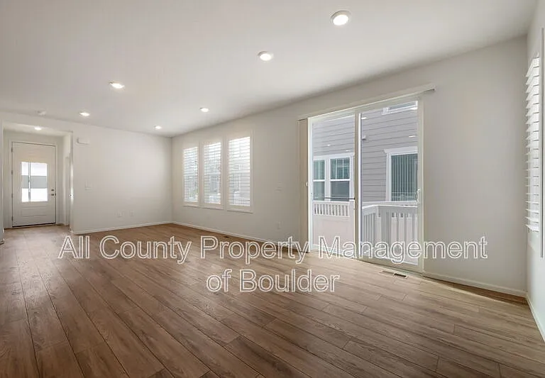 2455 Alpine St — Photo 5