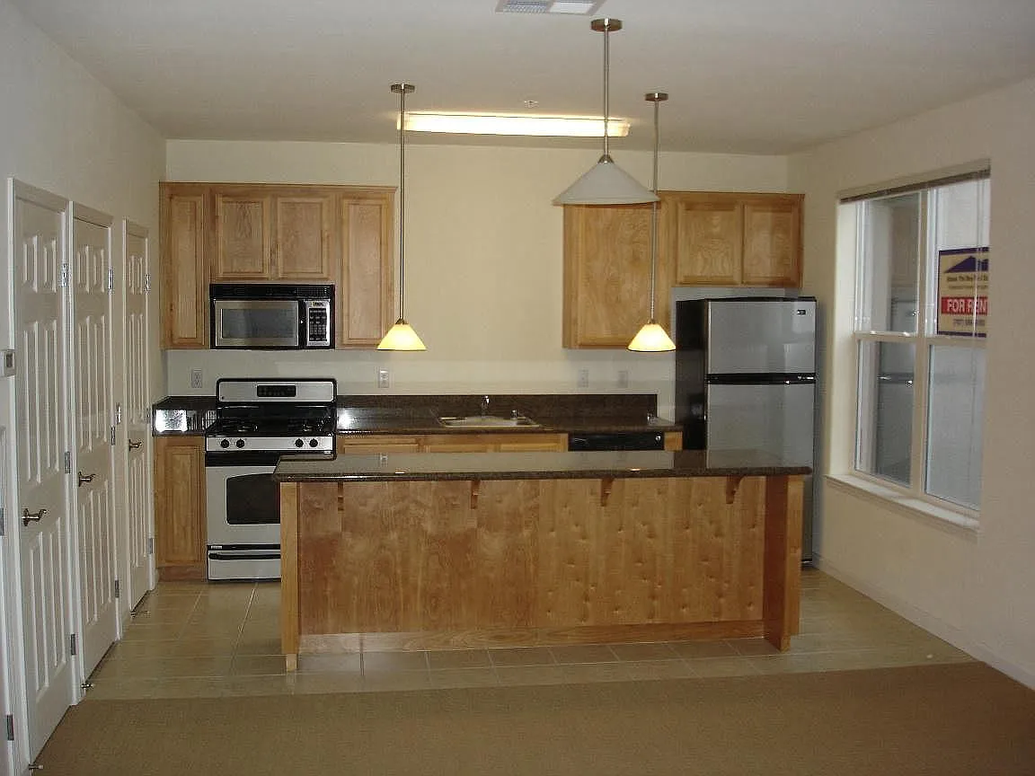 Building Photo - 3840 Martina Dr #205