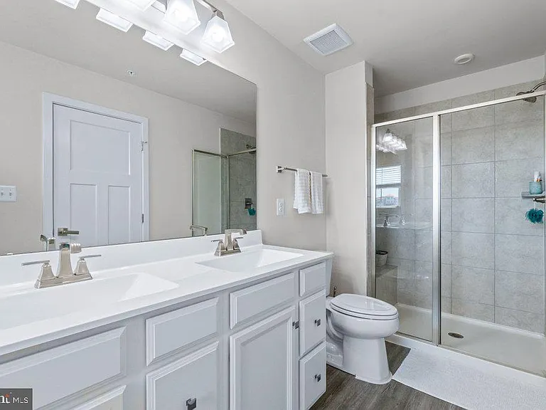 6247 Islington St — Photo 37
