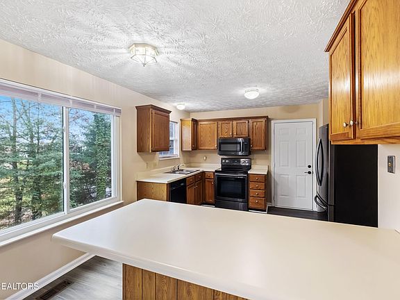 4th image of 1432 Pheasants Glen Dr