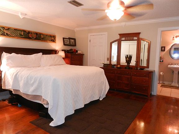 3rd image of 9224 Pebble Creek Dr