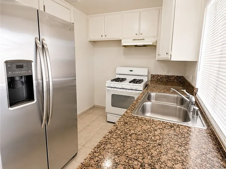 3123 Chadford Pl — Photo 2
