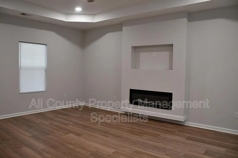 3 bed, 2.5 bath, $1,950 — Photo 2