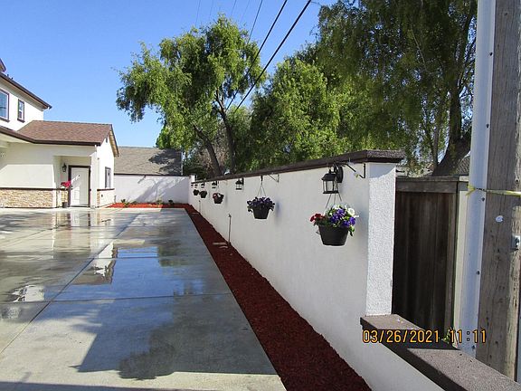 5th image of 403 E Romie Ln