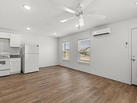 5th image of 4125 Compton Ln