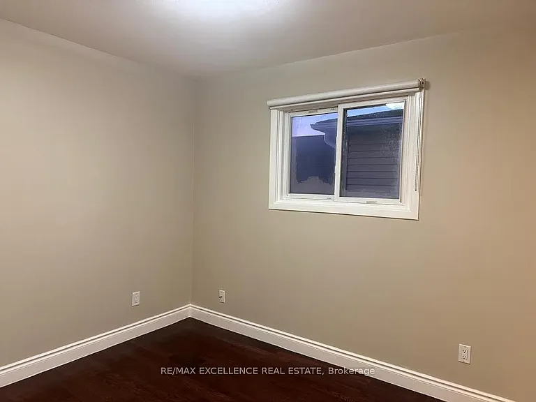 3760 Keenan Cres — Photo 9