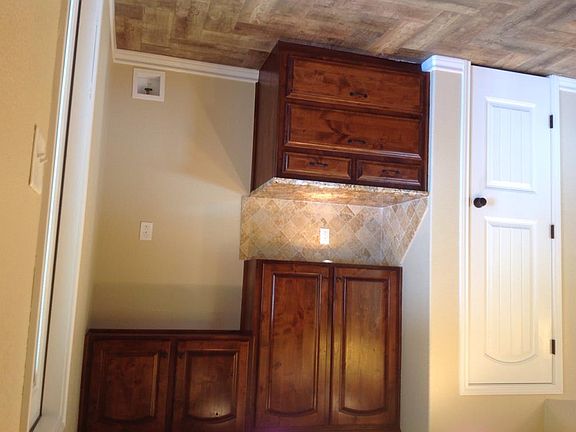 4th image of 2410 Country Oaks Cir