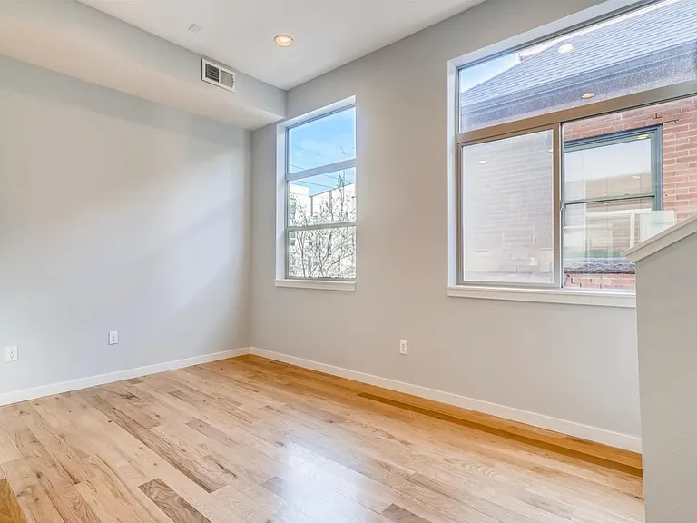 2331 Glenarm Pl — Photo 10