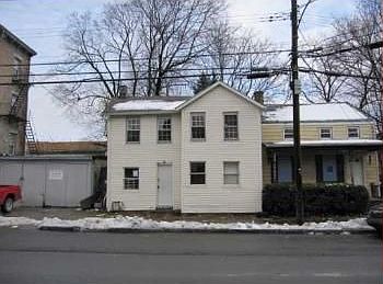 1st image of 70 Carpenter Ave