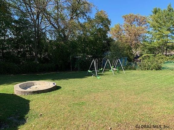 3rd image of 17 Woody Ln