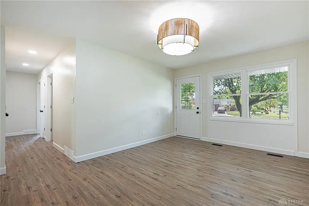 3 bed, 1.0 bath, 972 sqft, $1,650 — Photo 4