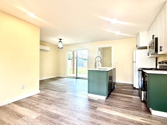 4th image of 311 Alva Park Dr