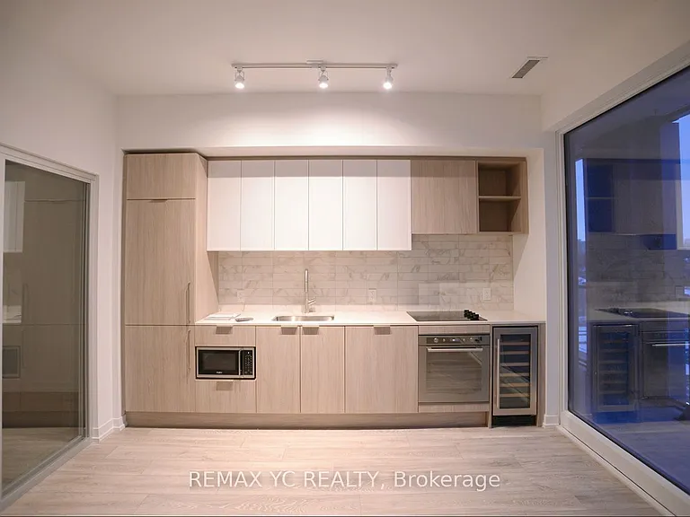 2020 Bathurst St #721 — Photo 2