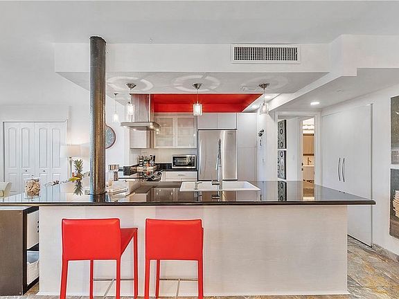 4th image of 2017 S Ocean Dr Penthouse 6S