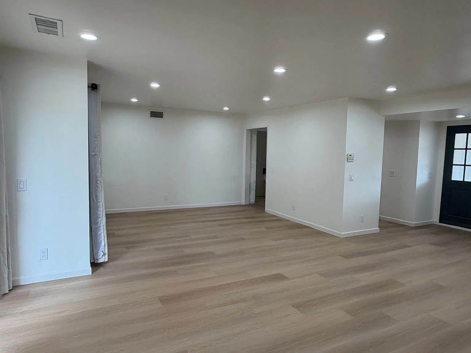 3 bed, 2.5 bath, 1768 sqft, $5,000 — Photo 3