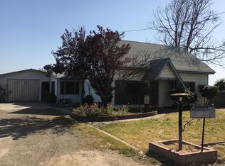 696 W Sierra Way, Dinuba, CA 93618