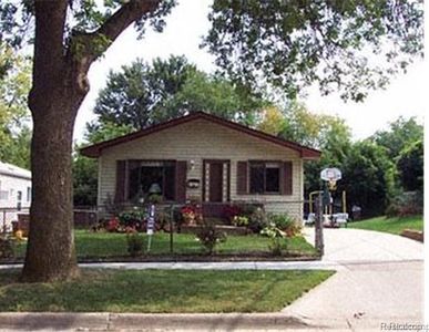 974 Dewey St, Pontiac, MI, 48340