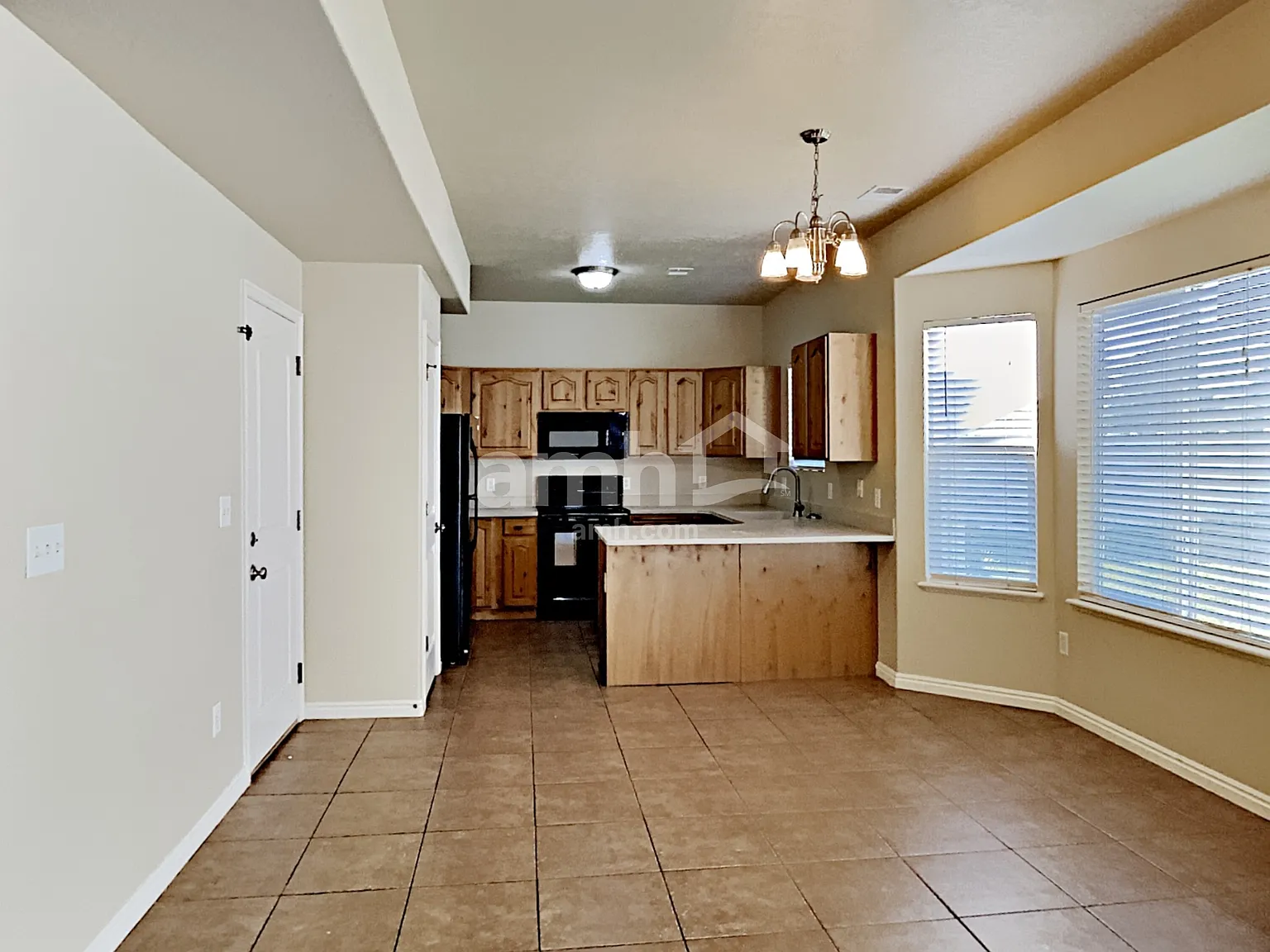 4 bed, 2.5 bath, 1910 sqft, $2,610 — Photo 4