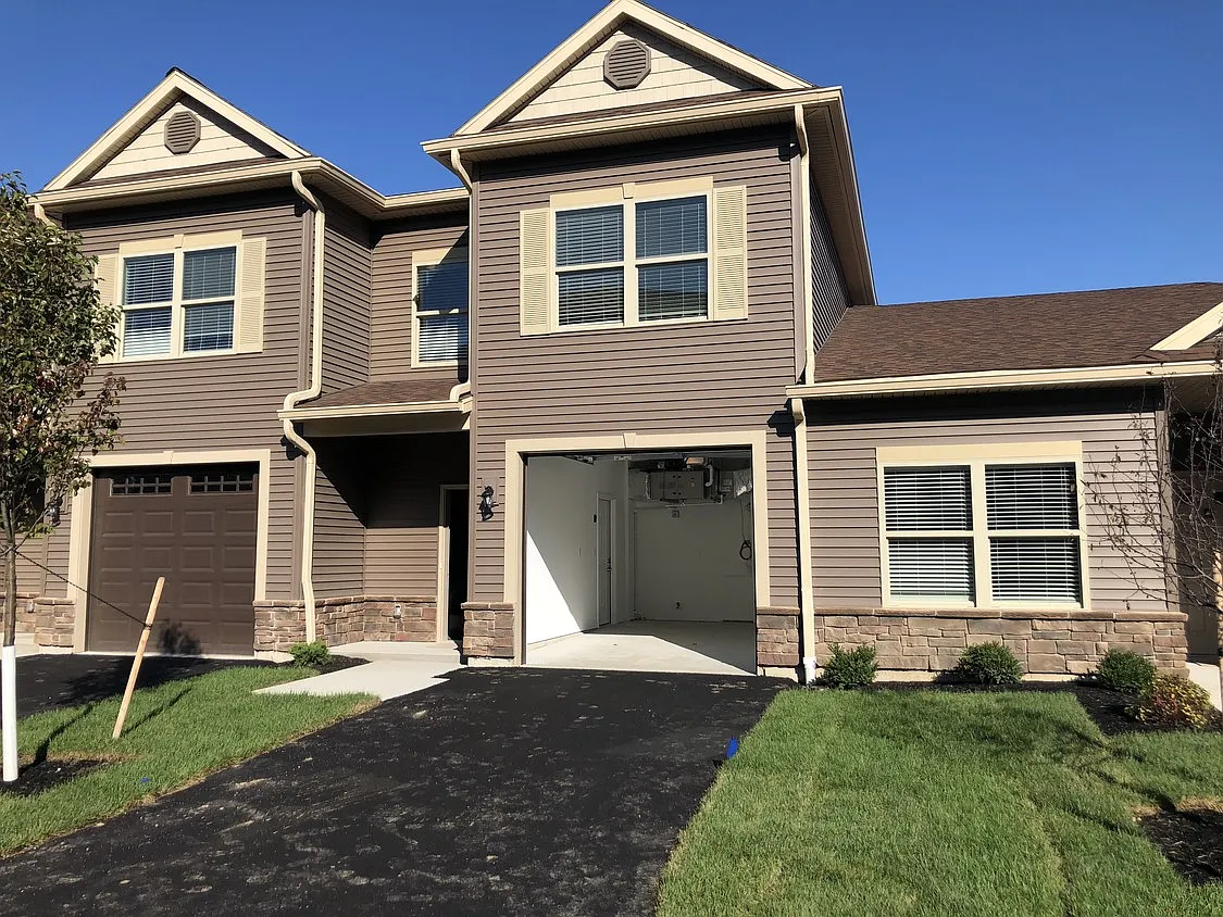 2 bed, 2.5 bath, 1585 sqft, $2,400 — Photo 3