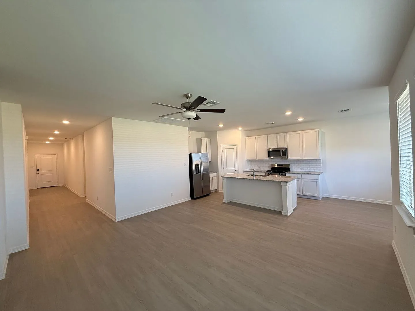 Luxurious and Spacious 4 Bedroom Home in Mustang School District — Photo 4