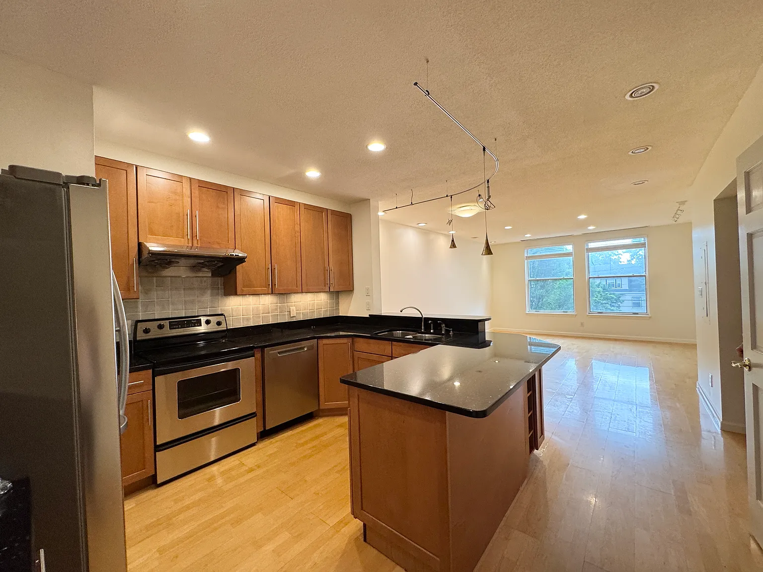 2 bed, 1105 sqft, $5,000 — Photo 4