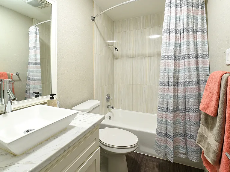 2/2 - Upgraded Hall Bathroom