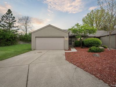 2468 Valley Oaks Cir, Flint, MI, 48532