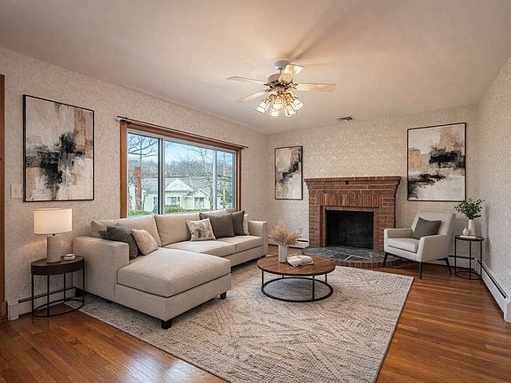 3rd image of 7 Cedarcrest Rd