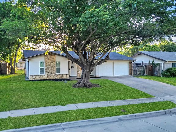 3rd image of 808 Hillcrest Dr